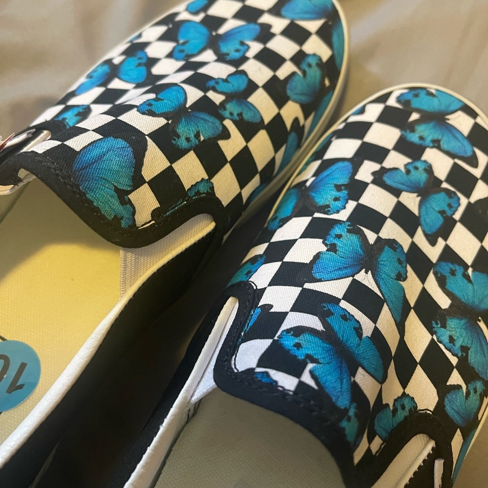 Butterfly vans men’s size 10 women’s about size 12 but runs narrow in width